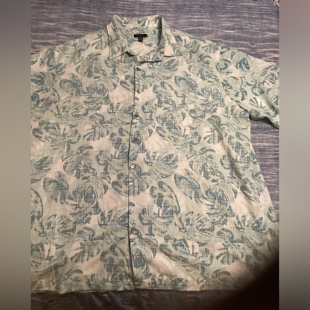 Van Heusen Light Blue and White Palm-Print Short Sleeve Button-Down Shirt